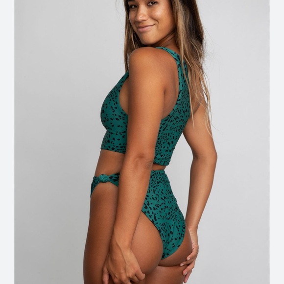 Skatie NWT one piece swimsuit in green leopard size SMALL - Picture 3 of 5